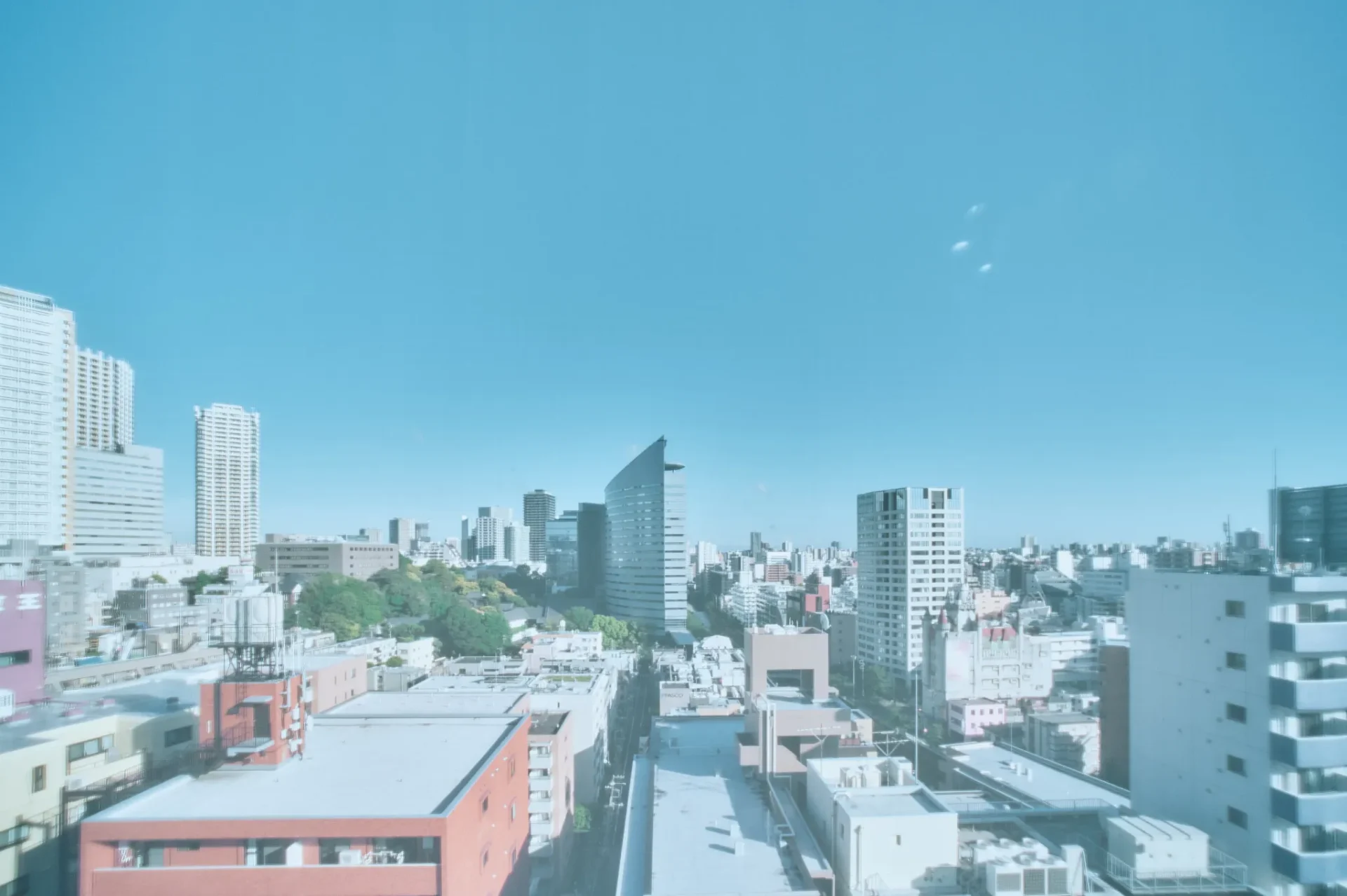スタジオの窓から望む目黒の街並み